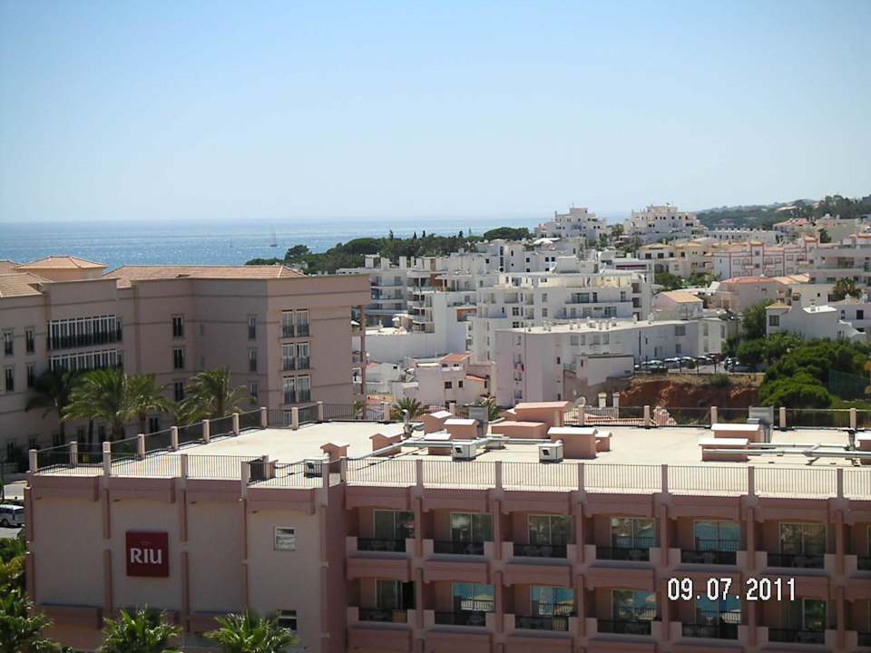 Blick vom Balkon auf Nebengebäude und Nachbarhotel 3HB Guaraná - All Inclusive