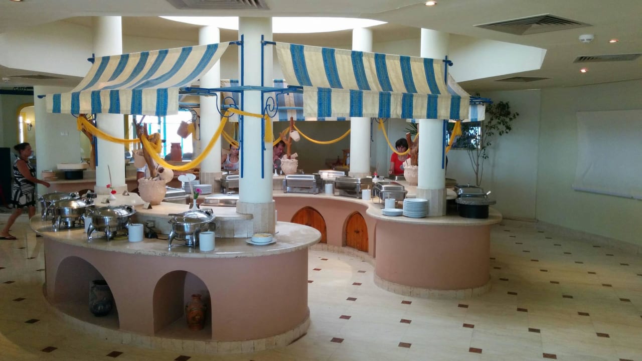 Teil des Büffets Club Paradisio El Gouna, Red Sea