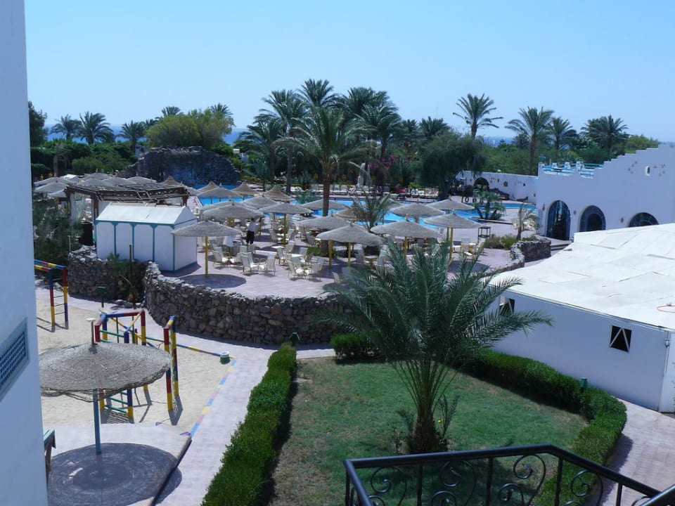 Basen widziany z korytarza Shams Safaga Resort