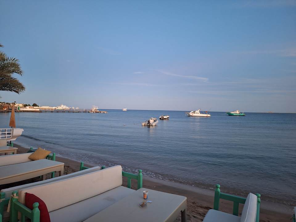 Gastro Lotus Bay Beach Resort