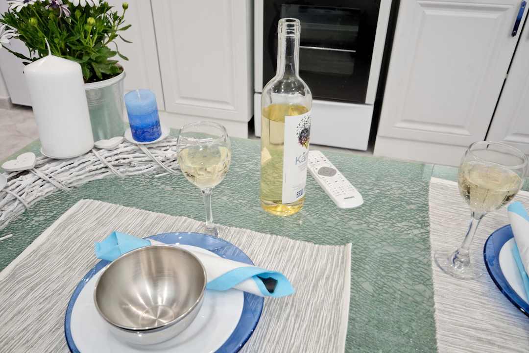 Zimmer Santorini Style in Athens Plaza Luxurys Apartments