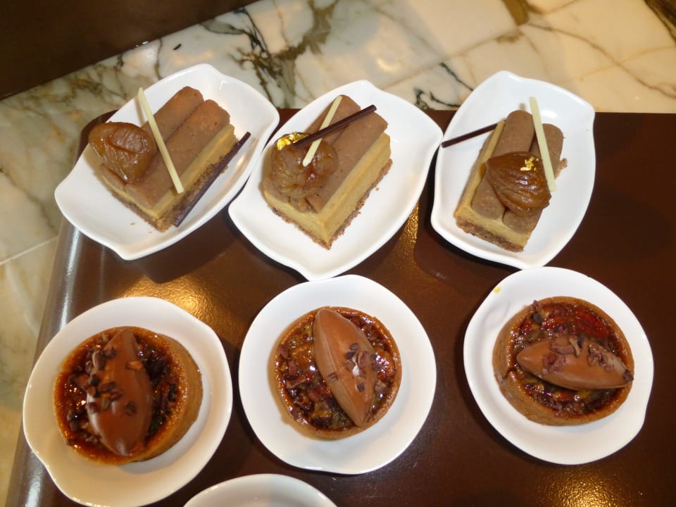 Büffet im Ritz-Carlton Club  Hotel The Ritz-Carlton Hongkong