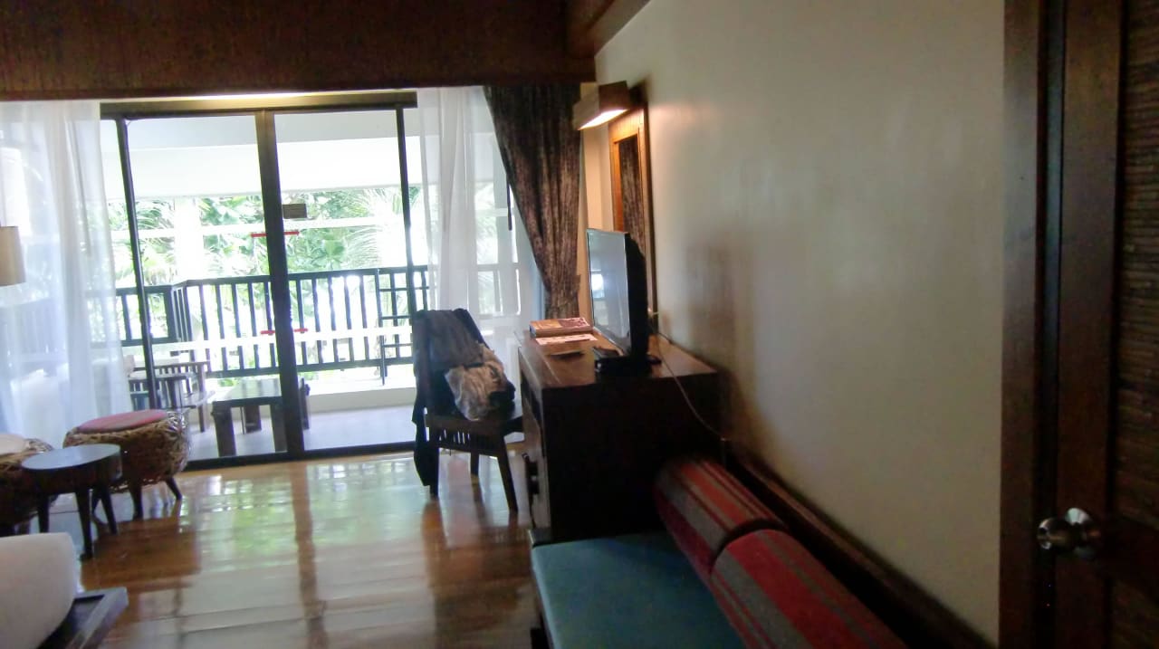 "Ablagemöglichkeit" rechts Centara Koh Chang Tropicana Resort