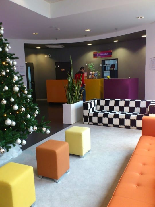 Blick zum Check-in, Check-out B&B Hotel Aalen