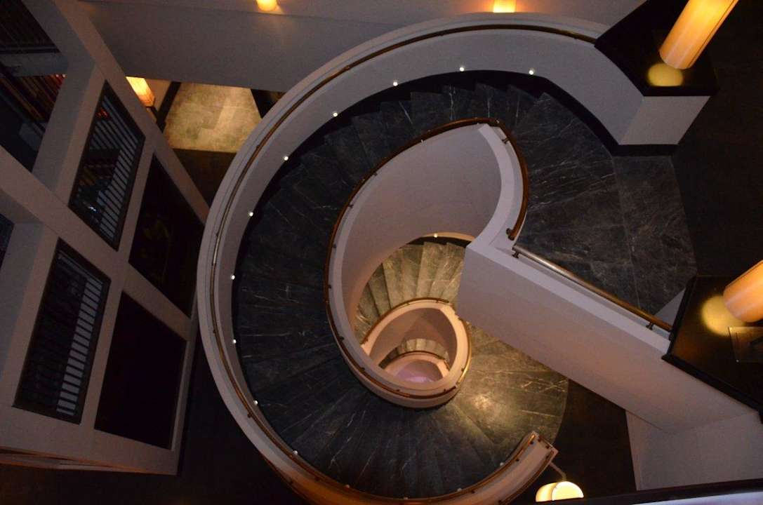 Schody  Xanadu Snow White Hotel