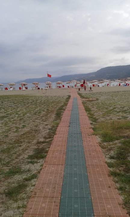 Weg zum Strand Hotel Resort Lido Degli Aranci