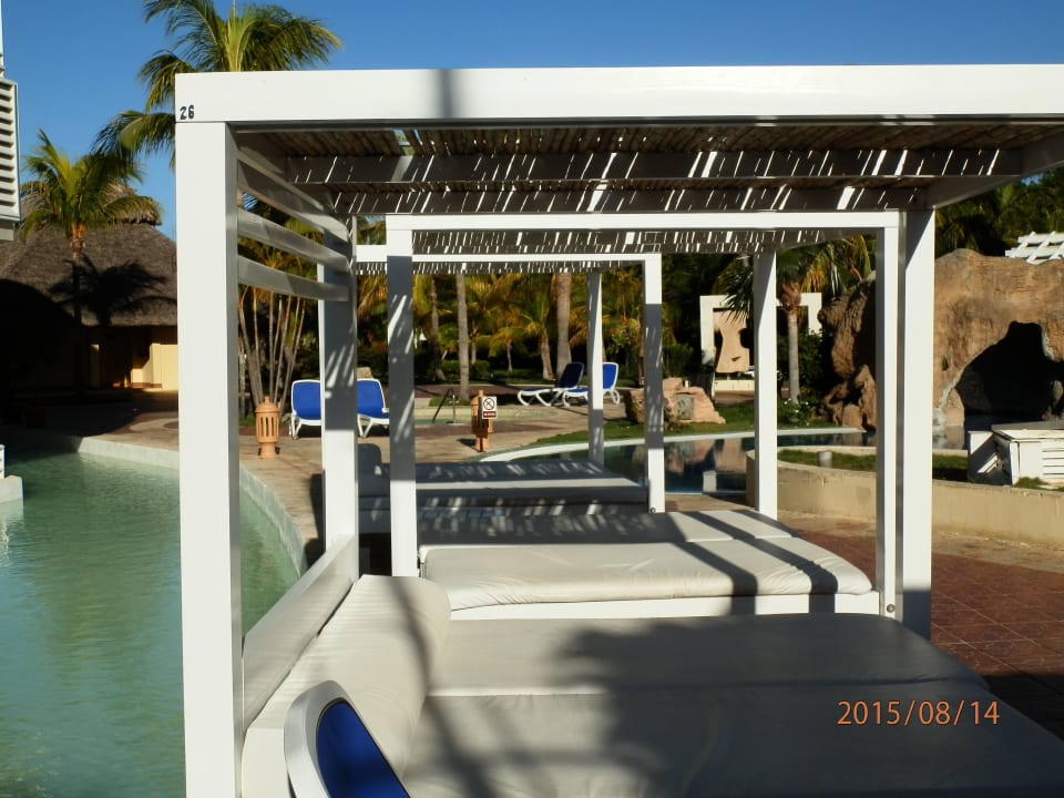 Daybeds an der Poollandschaft Royalton Hicacos Resort & Spa - Adults only