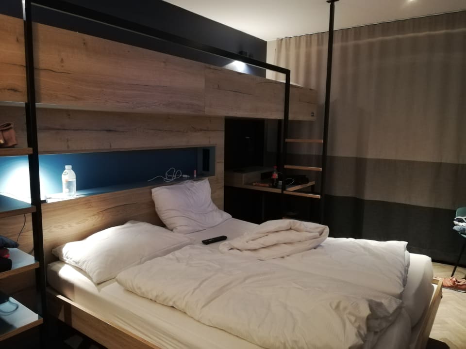 Zimmer Schulz Hotel Berlin Wall at the East Side Gallery