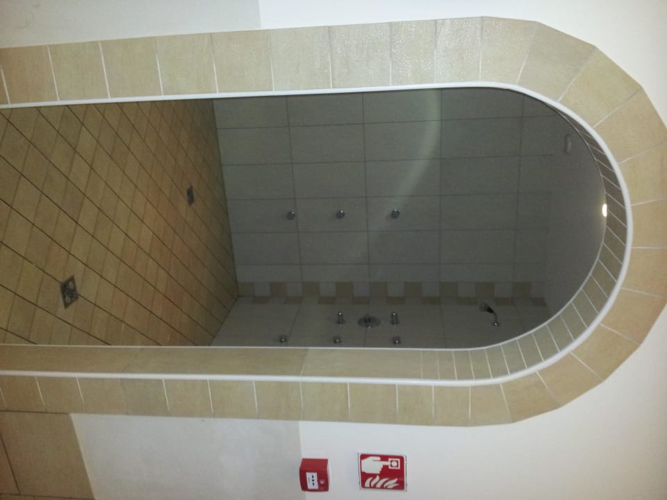 Dusche im Saunabereich Hotel Wiesenhof Garden Resort