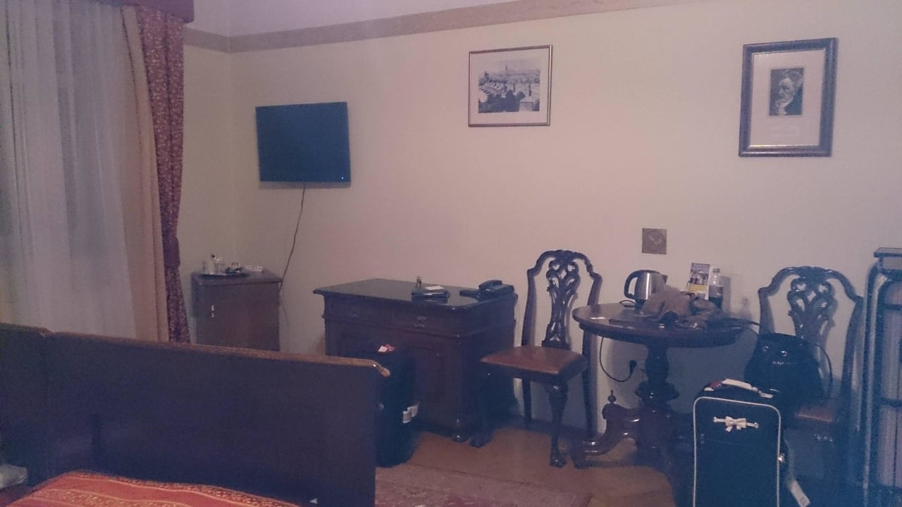 Großes Zimmer mit 2 großen Schränken Hotel Mucha