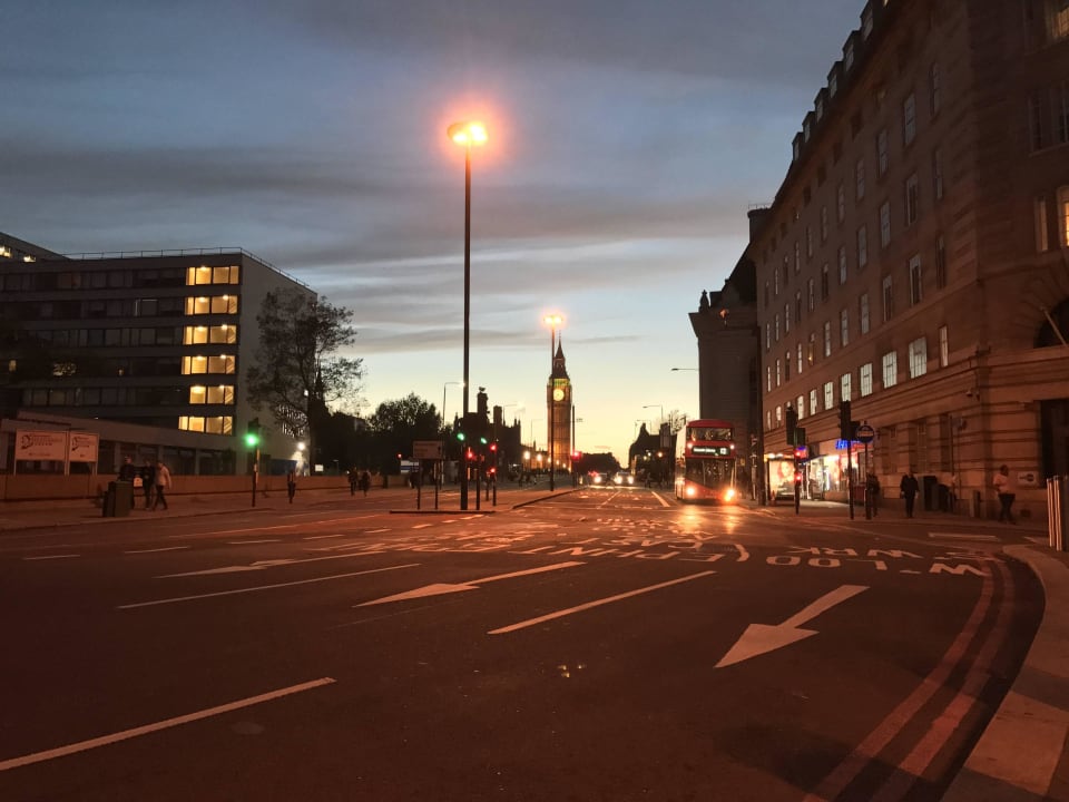 Blick auf Big Ben vom Eingang des Hotels aus Park Plaza Westminster Bridge London