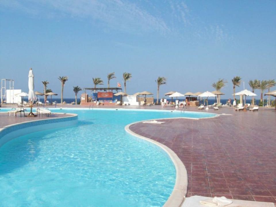 Großer Pool, nicht beheitzt Three Corners Sea Beach Resort