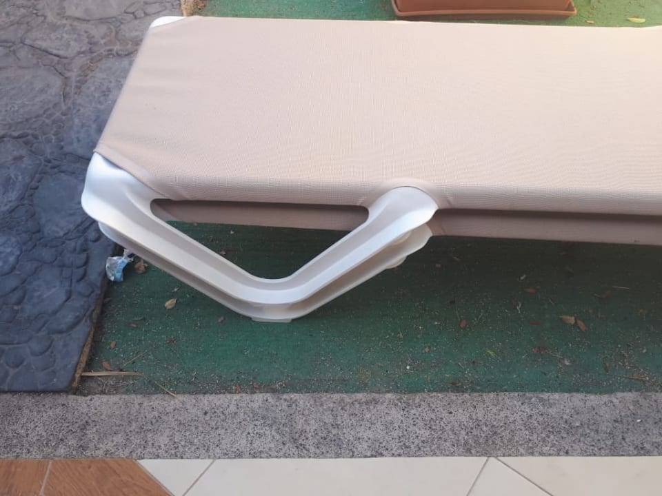 Taras HL Miraflor Suites Hotel