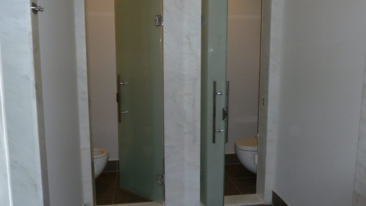 Toiletten im Untergeschoss Hotel Grand Side