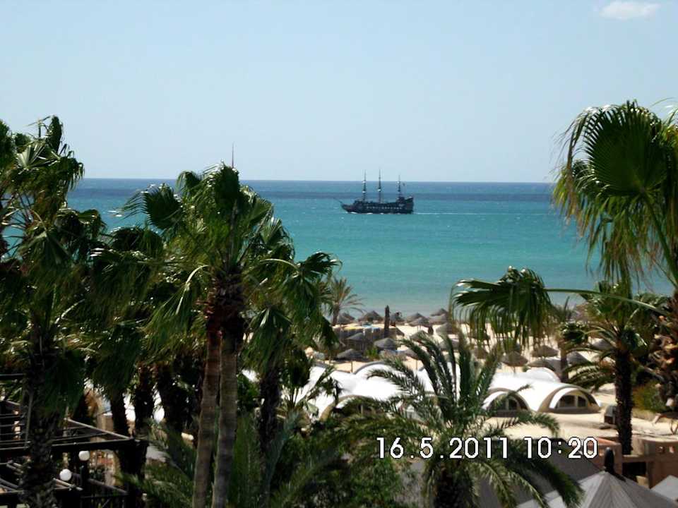 Blick vom Balkon aufs Piratenschiff Hotel Paradis Palace