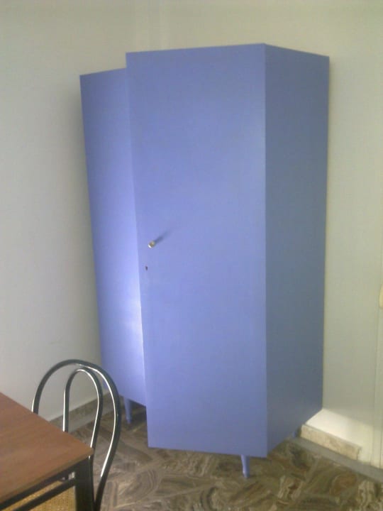 Zimmerschrank und die Therapeutischen Farben Motel Gorgona