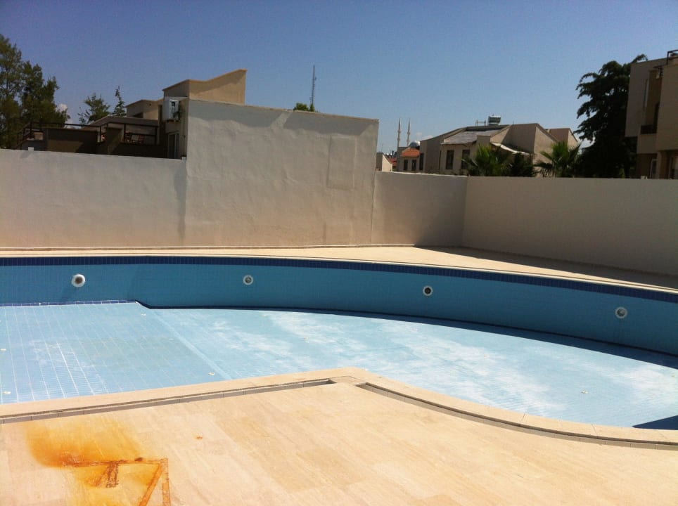 Versteckte Poolanlage Mira Meridia Beach Hotel