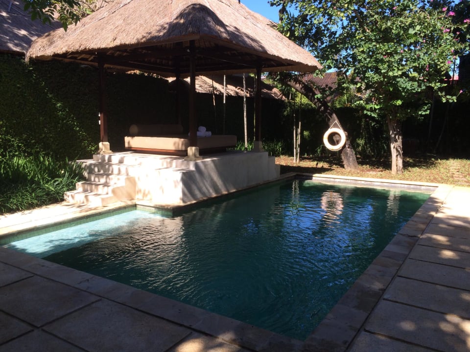 Daybett und Pool Kayumanis Sanur Private Villa & Spa