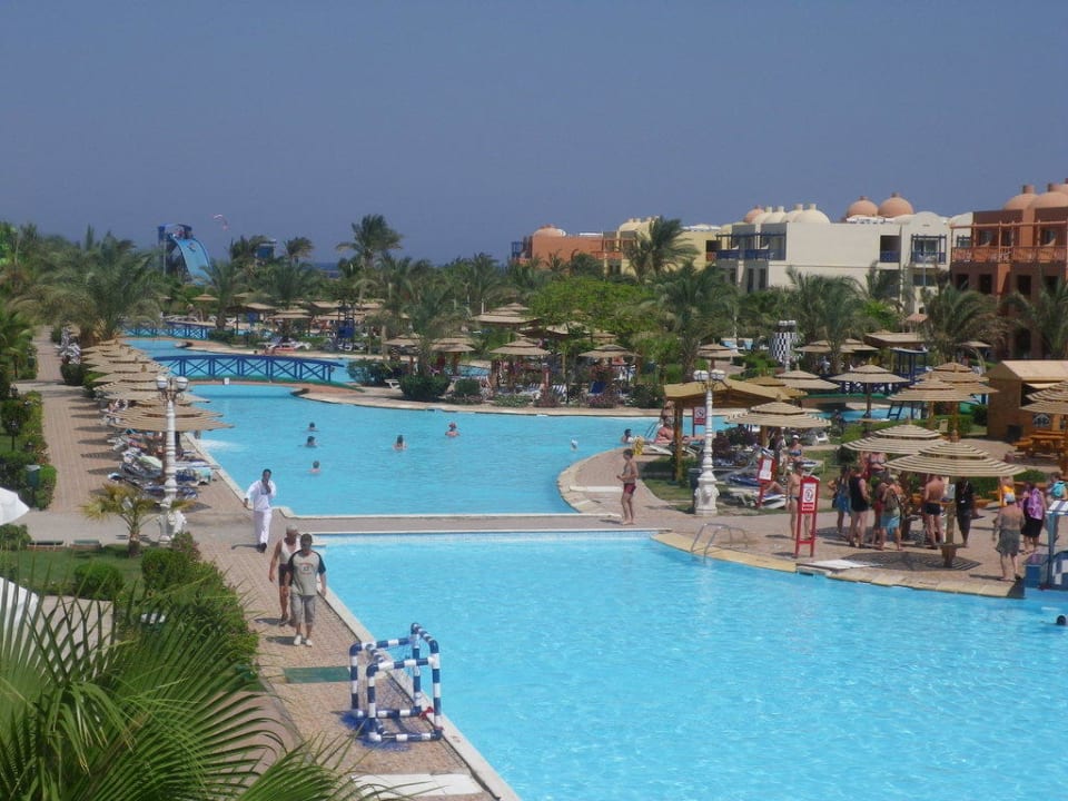 Ganz viel Pool Titanic Beach Spa & Aqua Park