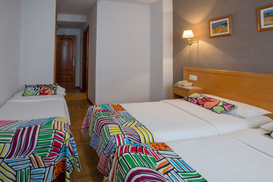 Habitación triple Hotel Costa Verde