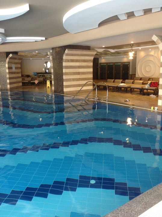 Piscine intérieure Hotel Delphin Imperial