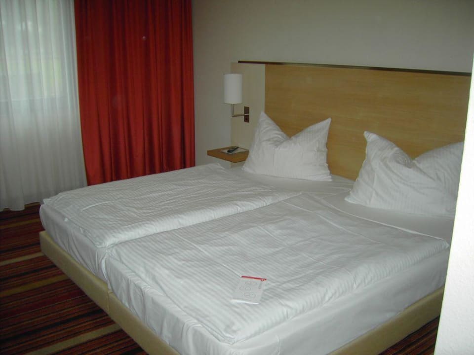 Zimmer H+ Hotel Bochum