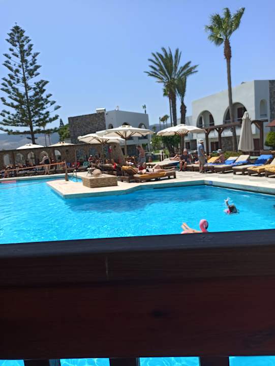 Pool Gaia Garden Hotel