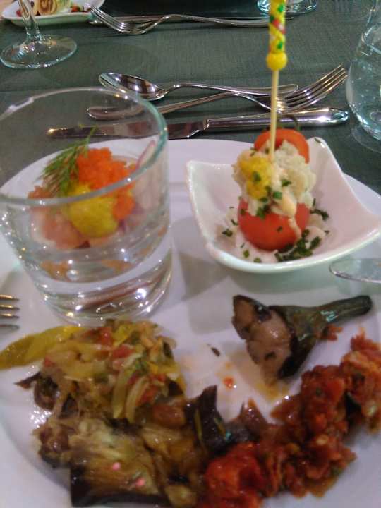 Gastro Acanthus Cennet Barut Collection