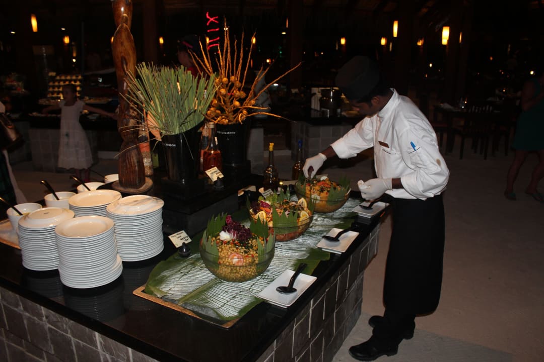 Buffet Meeru Maldives Resort Island