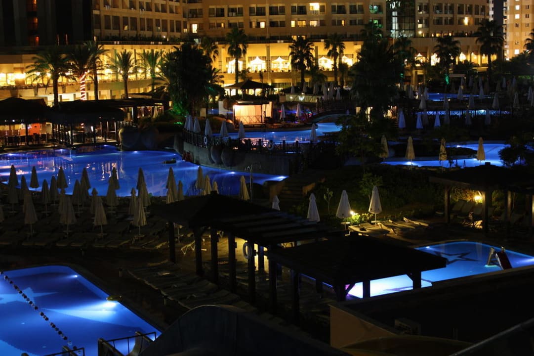 Nachtaufnahme Fame Residence Lara & Spa