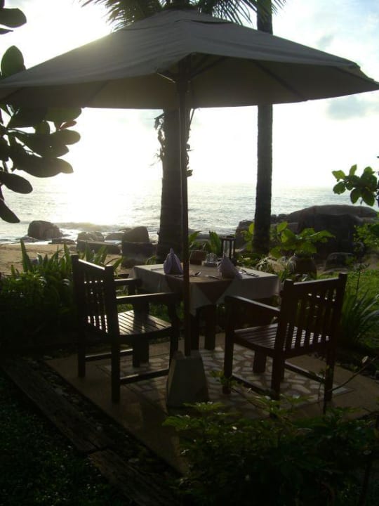 Am Abend gab es meist Buffet am Strand, Moracea by Khao Lak Resort