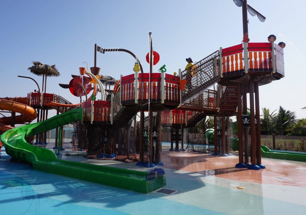 Wasserpark - Ein Traum für kleine Wasserratten DoubleTree by Hilton Resort & Spa Marjan Island