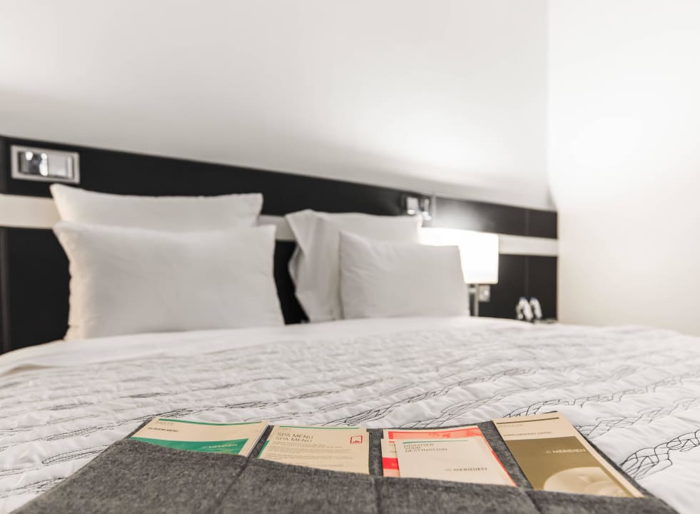 Deluxe Room Le Meridien Bangalore