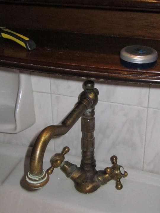 Prähistorische Messingarmatur Naxos Magic Village