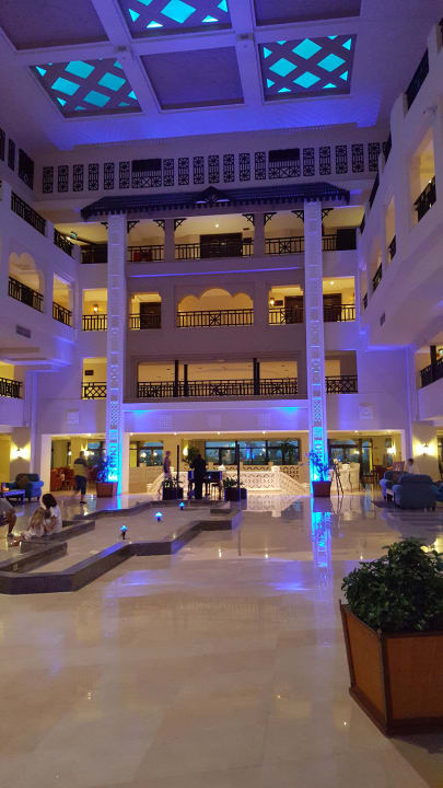 Lobby am Abend Steigenberger ALDAU Beach Hotel