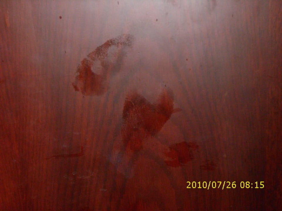 Überall schmierige Abdrücke Serenity Alpha Beach