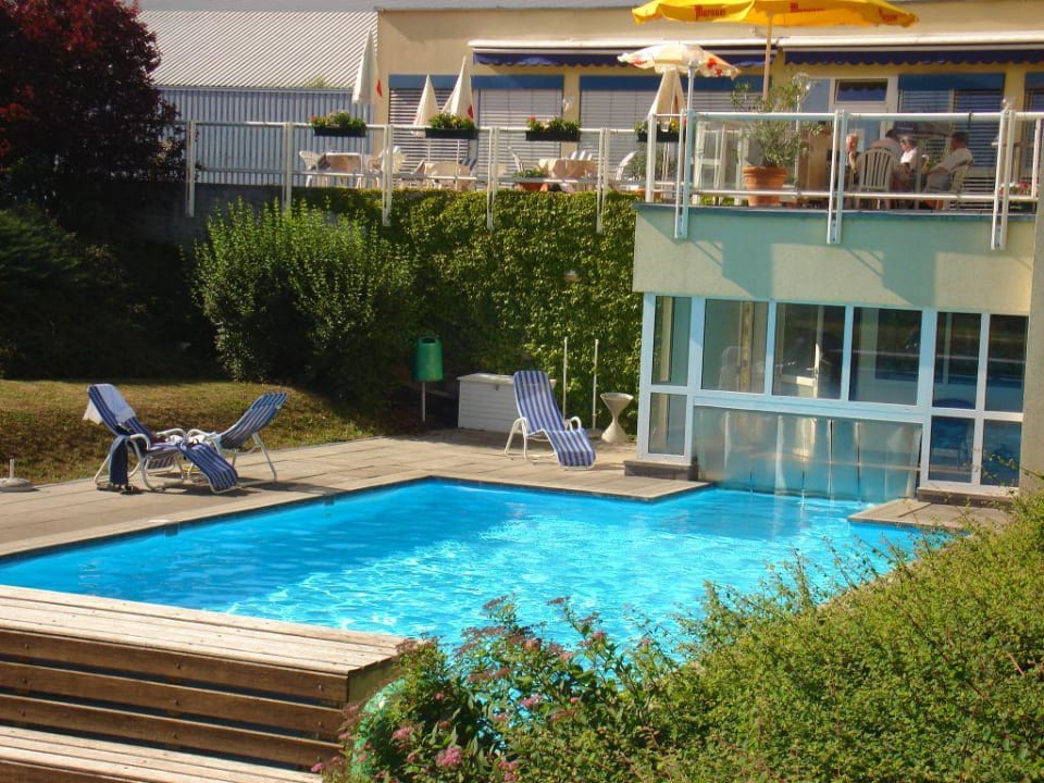 Pool mit Blick auf Terrasse Sporthotel Aktivpark Güssing