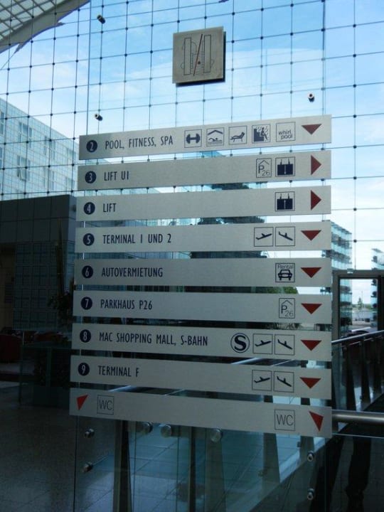 Wegweiser Hilton Munich Airport