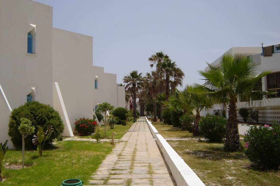 Way to beach-bungalows  Ruspina Beach Resort