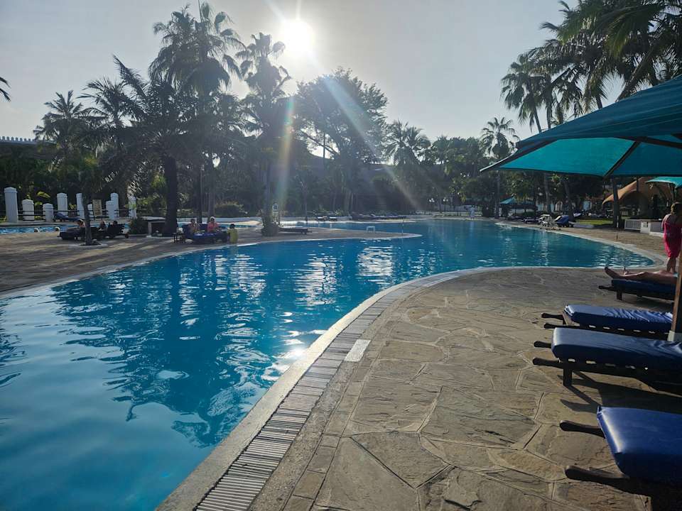 Pool Hotel Southern Palms Beach Resort