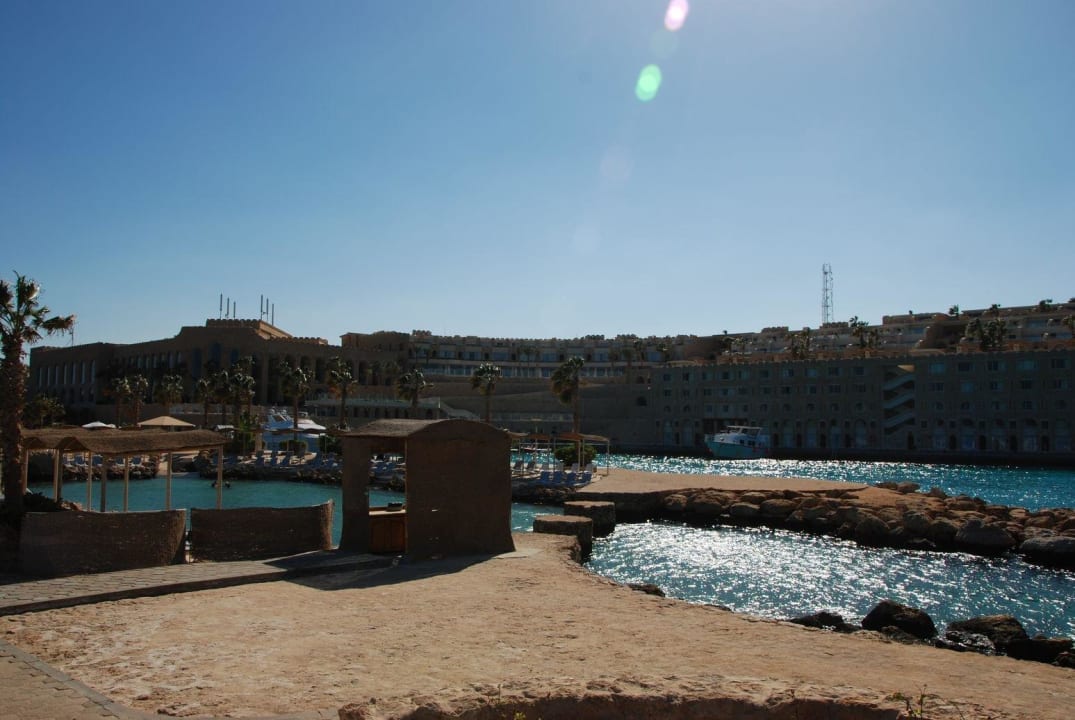 Marina zum Hauptgebäude Pickalbatros Citadel Resort