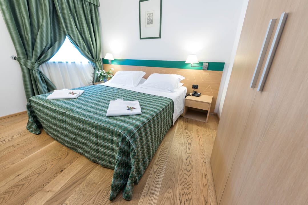 Zimmer West Point Airport Hotel