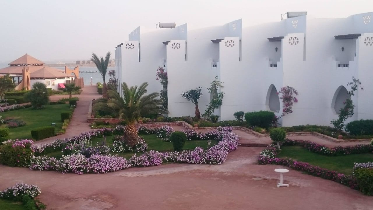 Zimmer und Gartenanlage Three Corners Equinox Beach Resort