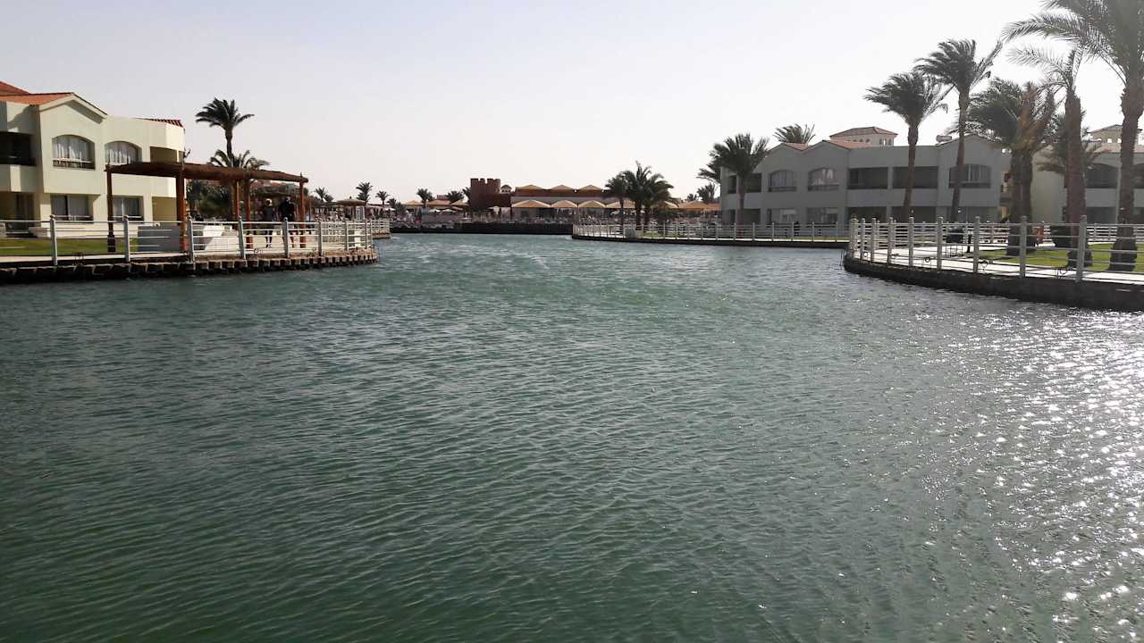 Blick von der Strand Anlegestelle rauf Pickalbatros Dana Beach Resort - Hurghada