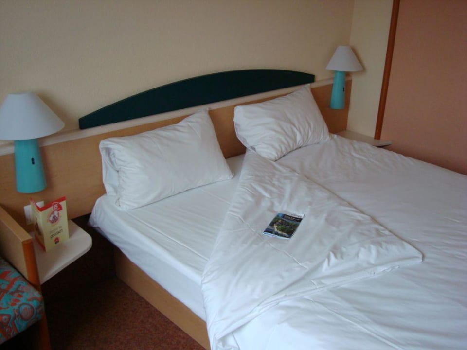 Bett im Ibis Fribourg Hotel Ibis Fribourg