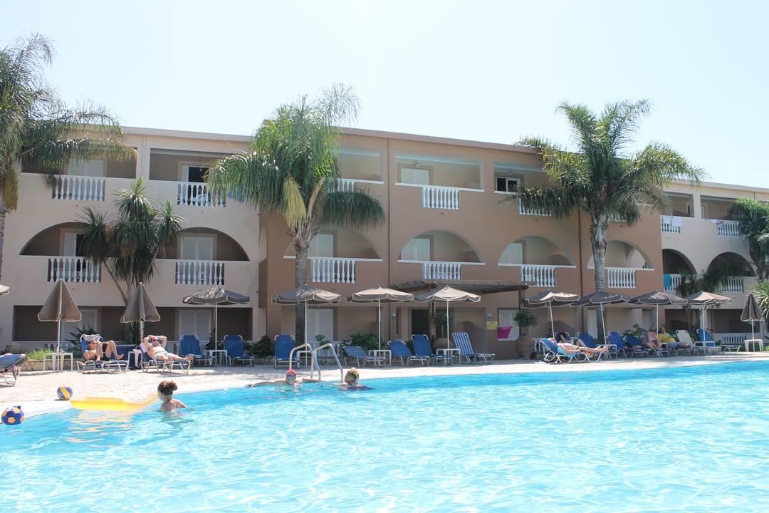 Jeden  z  bloków  hotelowych Hotel Zante Village