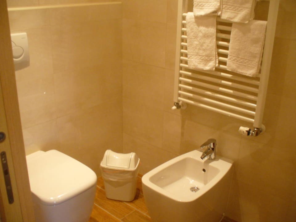 Toilette - Familienzimmer TH Lazise - Hotel Parchi Del Garda