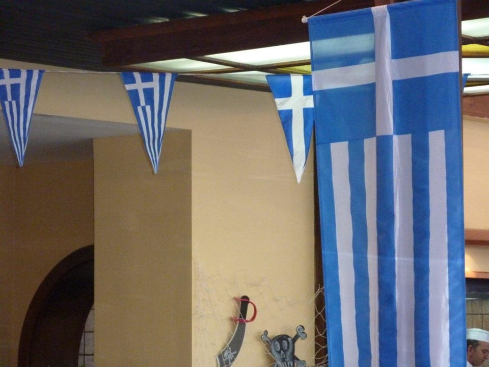 Flaggenparade Fodele Beach & Water Park Holiday Resort