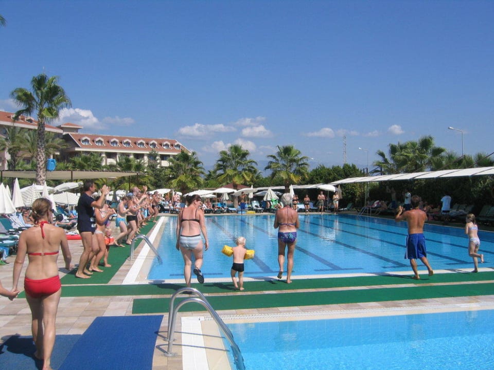 Poolanimation Hane Family Resort