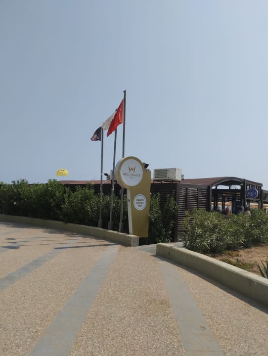 Strand Well Palace Side